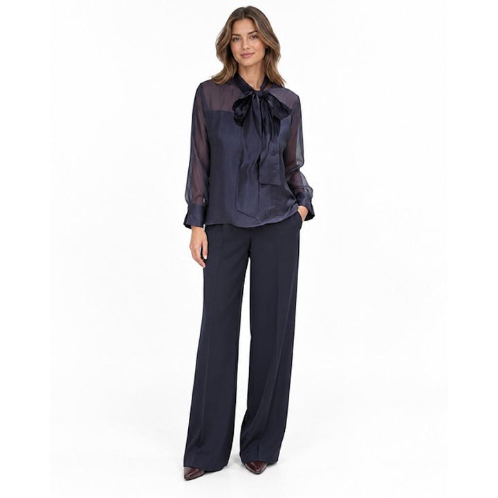 Natan pantaloni donna blu navy, vista frontale su modella